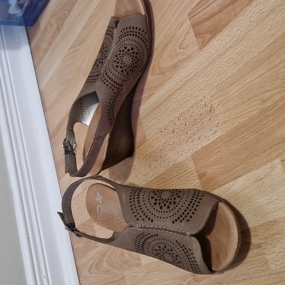 Beige Rieker leather peep toe sandals - Picture 2 of 6